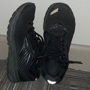 ❤️❤️❤️$3!!!❤️❤️❤️Brooks Ghost running shoes